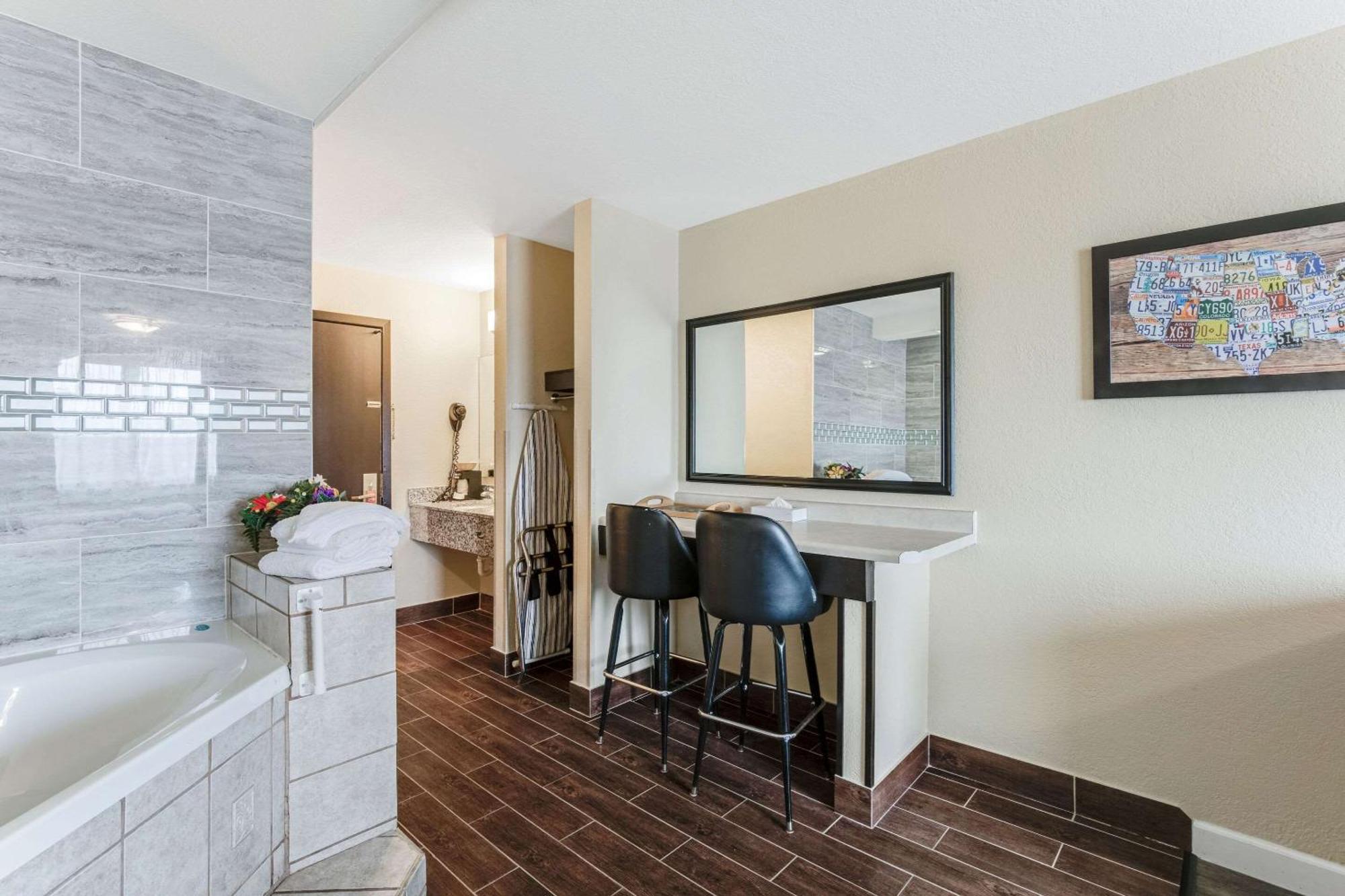 Econo Lodge Madison East Eksteriør billede