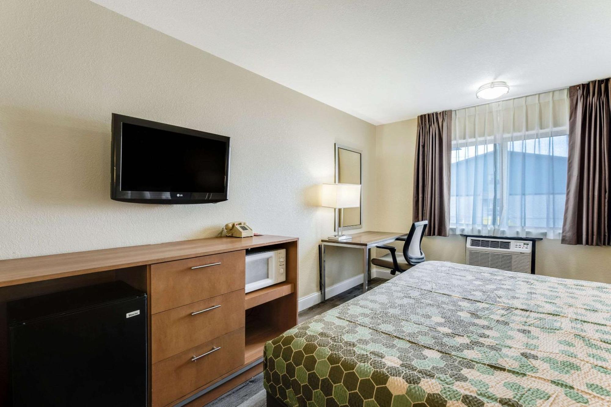 Econo Lodge Madison East Eksteriør billede