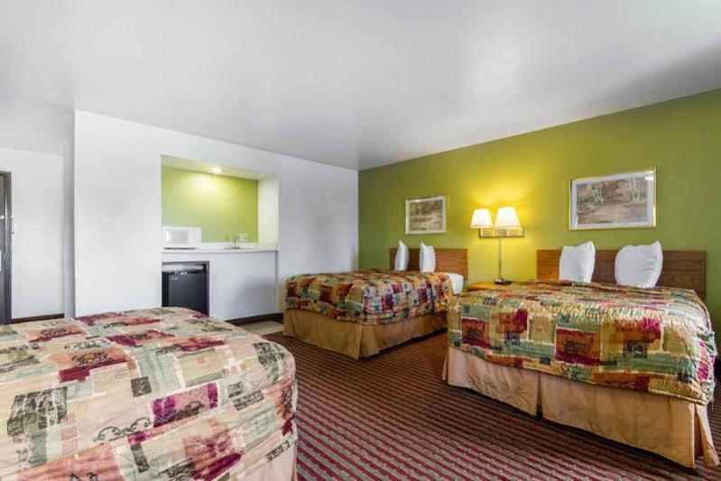 Econo Lodge Madison East Eksteriør billede