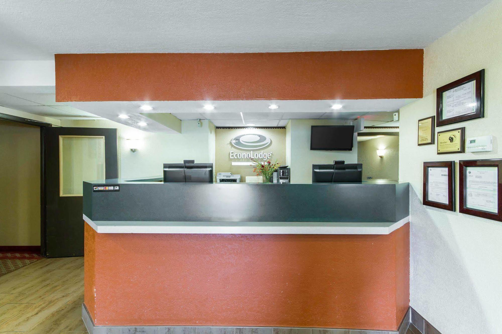 Econo Lodge Madison East Eksteriør billede