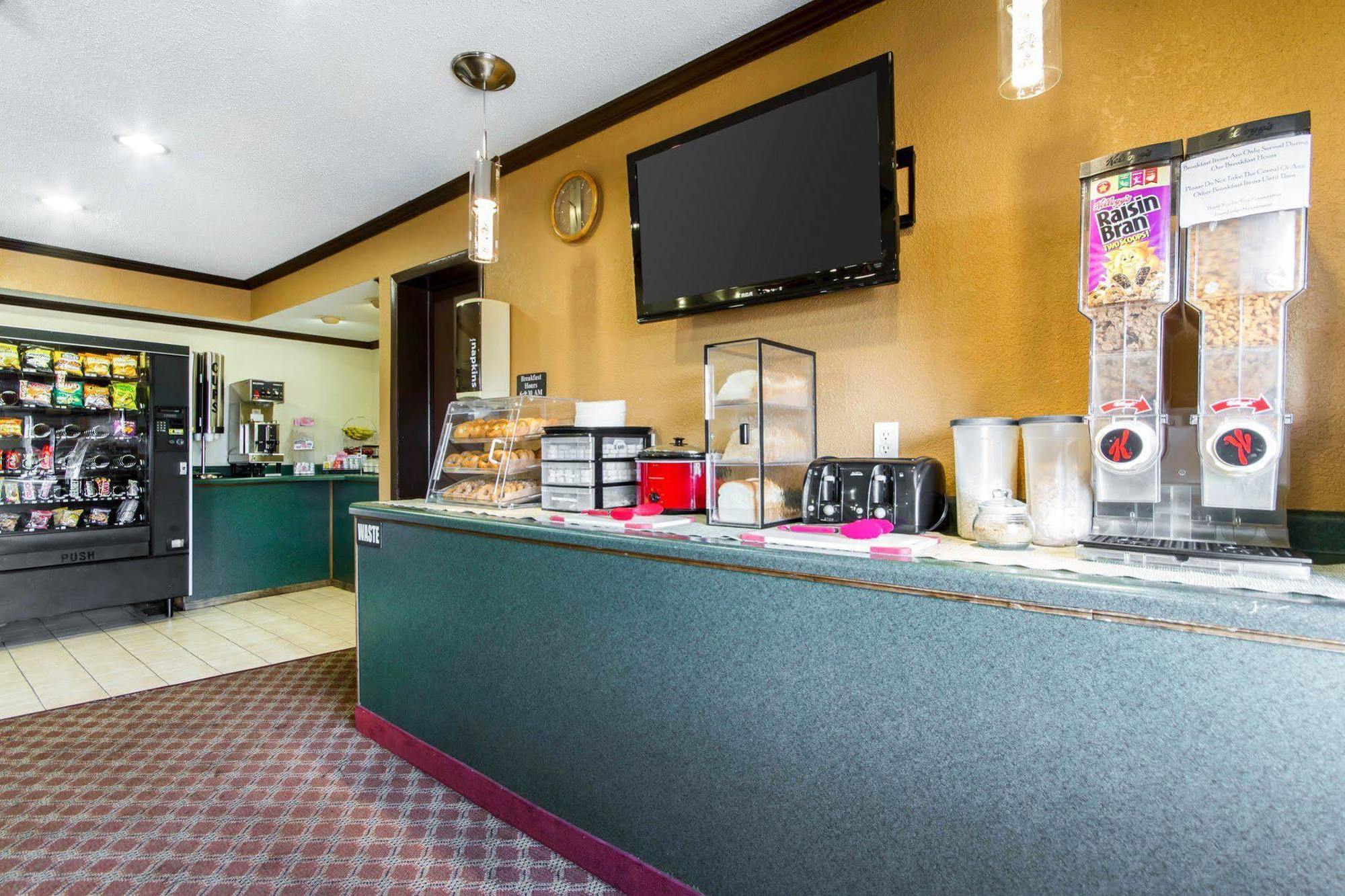 Econo Lodge Madison East Eksteriør billede