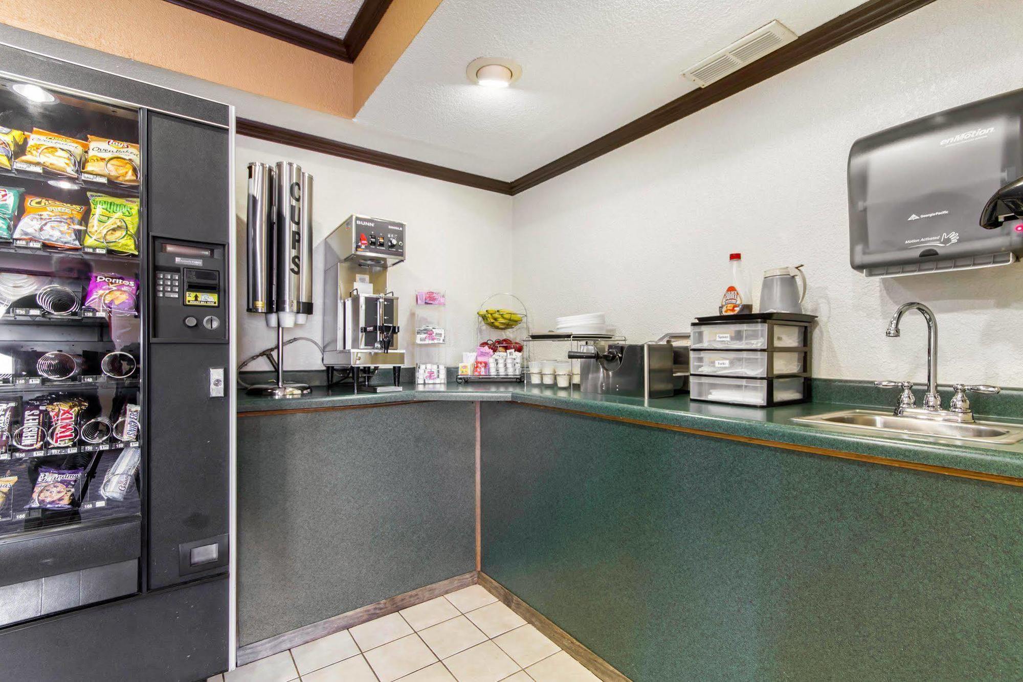 Econo Lodge Madison East Eksteriør billede