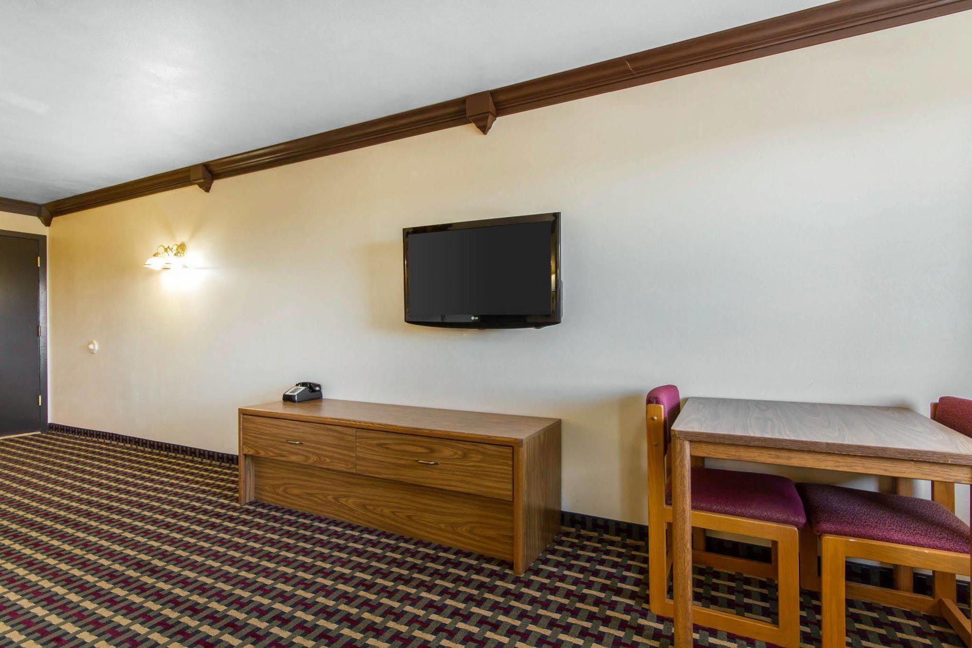 Econo Lodge Madison East Eksteriør billede