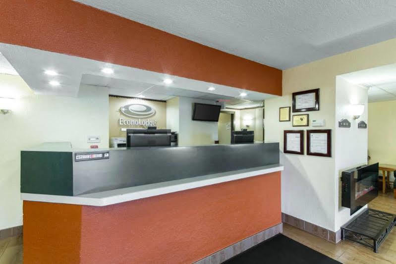 Econo Lodge Madison East Eksteriør billede