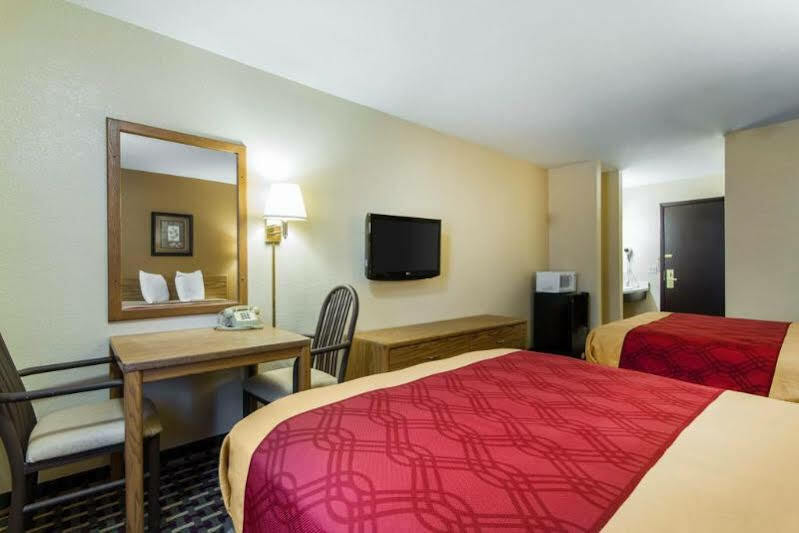 Econo Lodge Madison East Eksteriør billede
